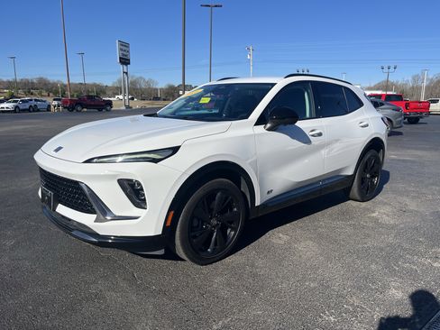 Used 2025 Buick Envision Sport Touring image 1