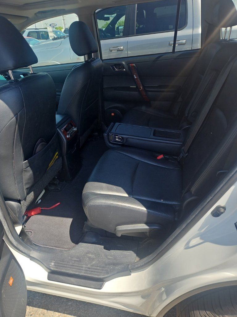 Used 2011 Toyota Highlander Limited AWD/4WD image 8