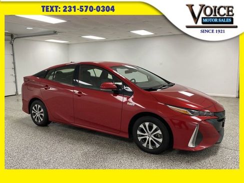 Used 2020 Toyota Prius Prime XLE image 1