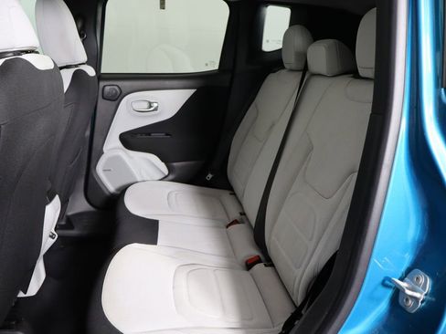 Used 2021 Jeep Renegade Latitude w/ Sun & Sound Group AWD/4WD image 16
