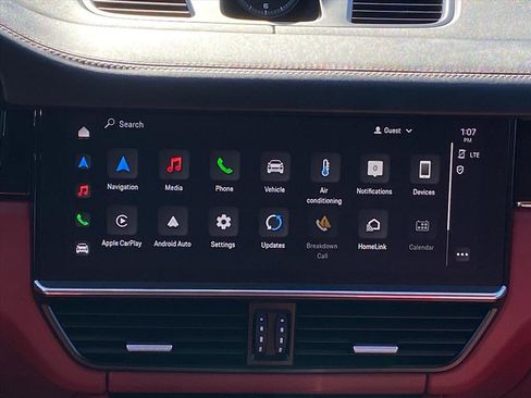 Used 2023 Porsche Cayenne Platinum Edition image 6