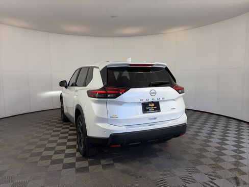 Certified 2025 Nissan Rogue SV image 8