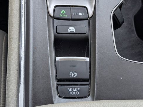Used 2020 Honda Accord Touring image 30