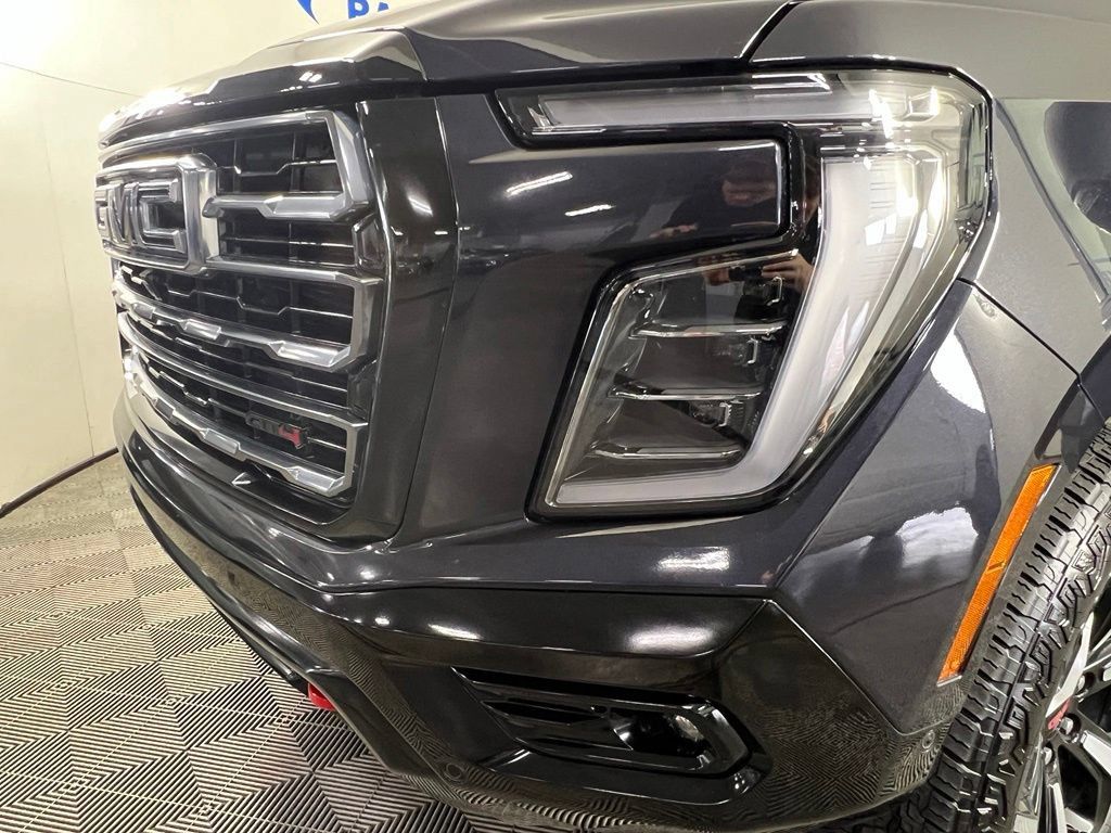 Used 2025 GMC Yukon XL AT4 AWD/4WD image 43