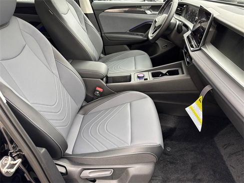 New 2026 Volkswagen Tiguan SE image 13