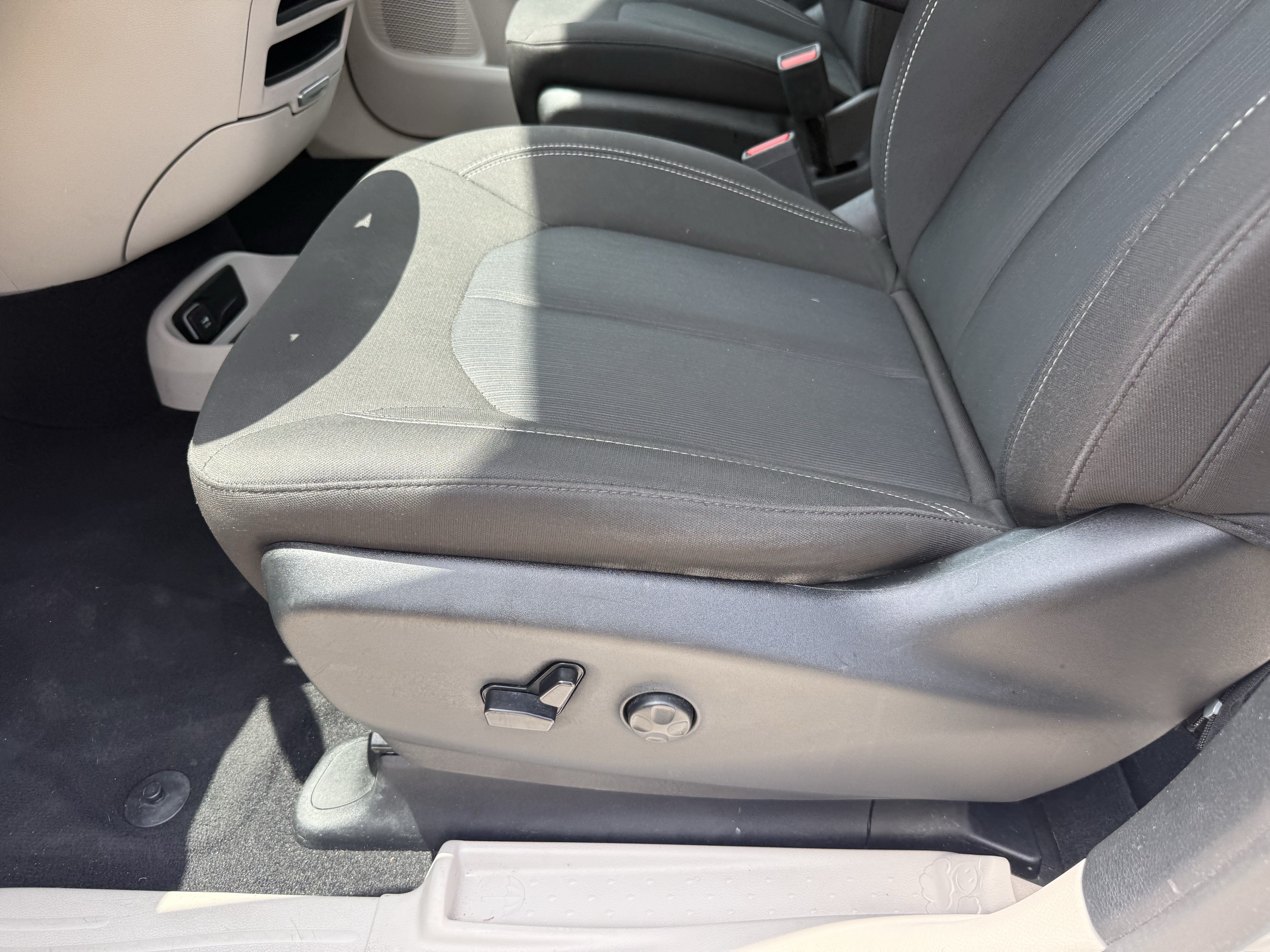 Used 2024 Chrysler Voyager LX FWD image 29