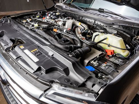 Used 2024 Ford F350 Platinum w/ Tremor Off-Road Package image 40