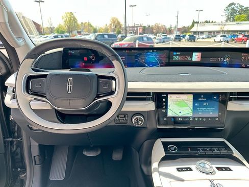 Used 2026 Lincoln Navigator Reserve image 19