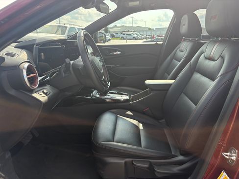 Used 2024 Chevrolet Trax RS w/ Sunroof Package FWD image 14