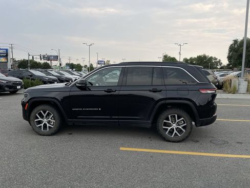 Used 2024 Jeep Grand Cherokee Limited w/ Luxury Tech Group II AWD/4WD image 4