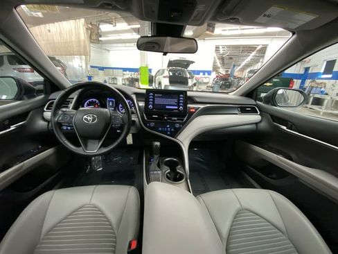 Used 2022 Toyota Camry SE FWD image 25