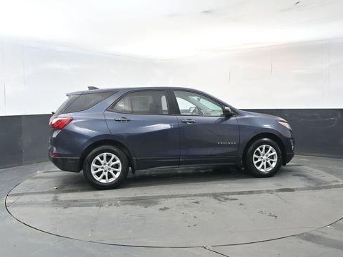 Used 2019 Chevrolet Equinox LS w/ LS Convenience Package image 6