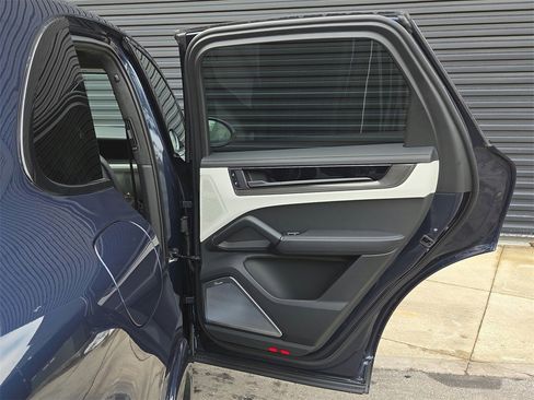 New 2026 Porsche Cayenne GTS image 22