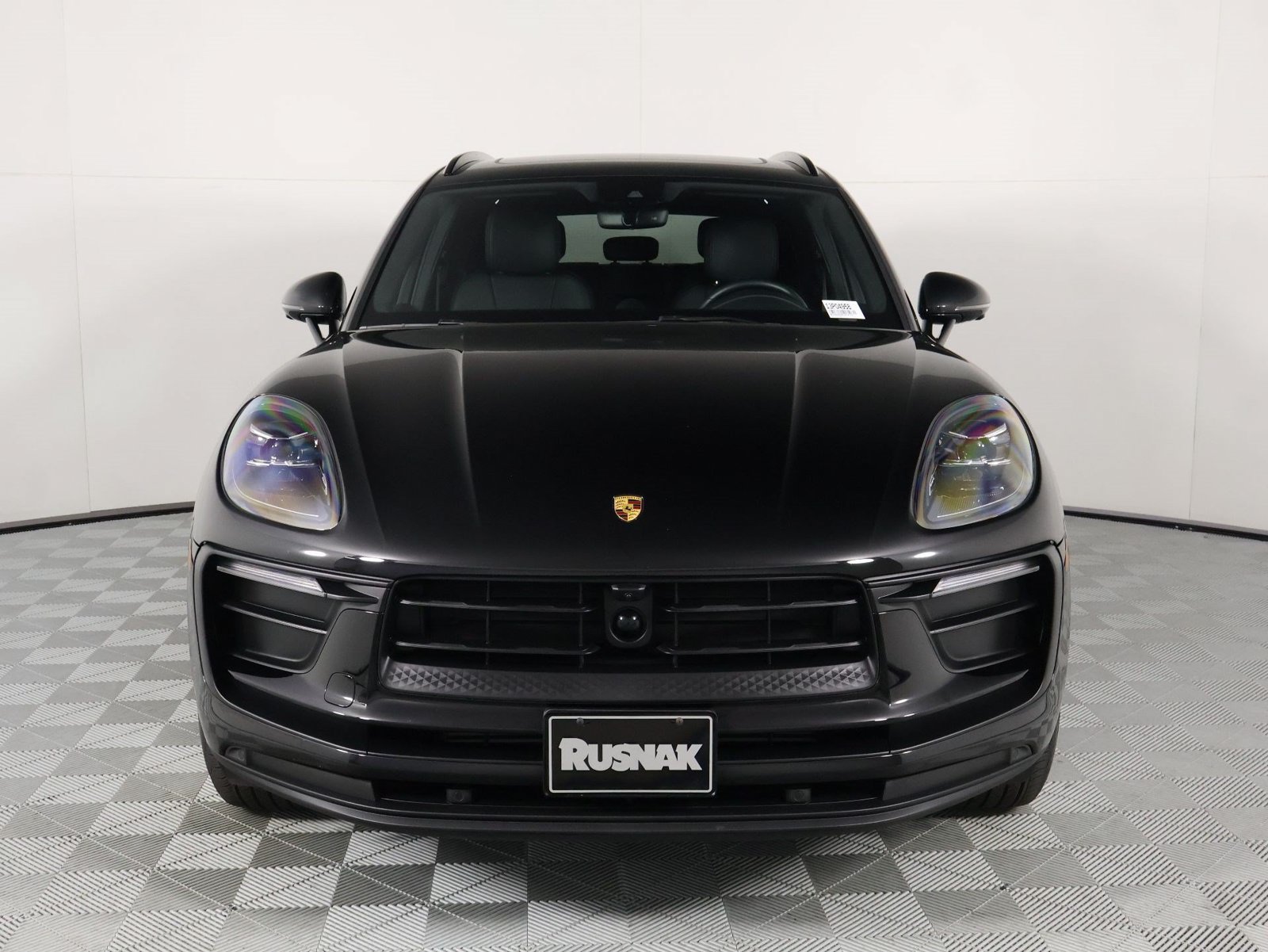 Certified 2023 Porsche Macan AWD/4WD image 10