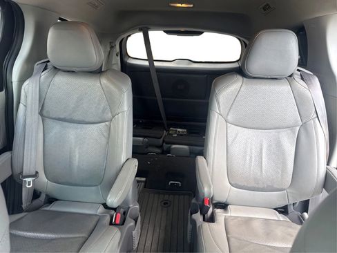 Used 2021 Toyota Sienna Limited AWD/4WD image 14
