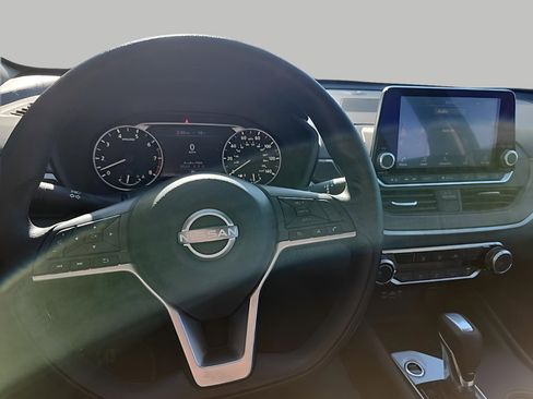 Used 2025 Nissan Altima 2.5 SV image 14