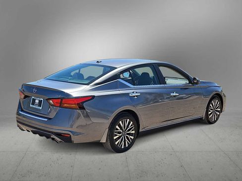 Used 2023 Nissan Altima 2.5 SV w/ SV Premium Package FWD image 8