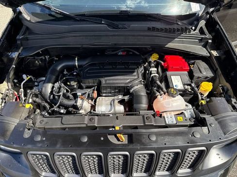Used 2022 Jeep Renegade Trailhawk AWD/4WD image 28
