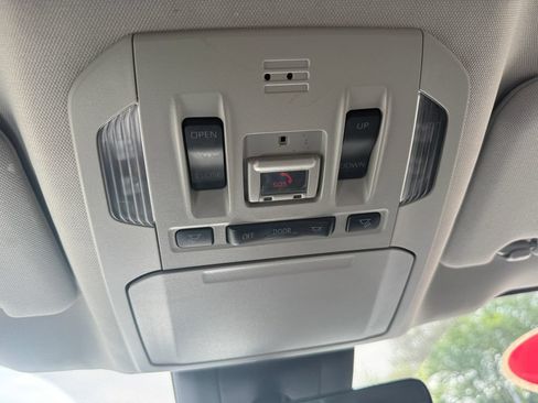 Used 2022 Toyota Highlander XLE AWD/4WD image 20