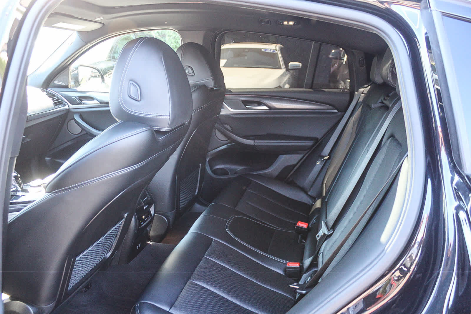 Used 2024 BMW X4 xDrive30i w/ M Sport Package AWD/4WD image 17