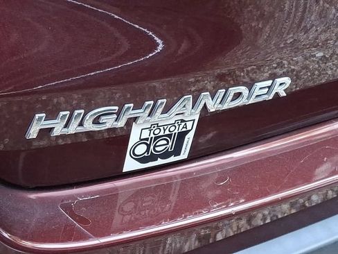 Used 2019 Toyota Highlander XLE AWD/4WD image 9