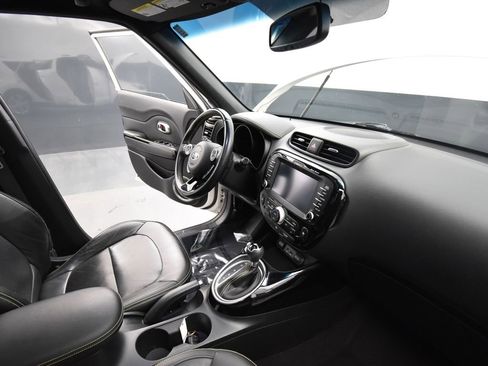Used 2014 Kia Soul + w/ Primo Package image 18