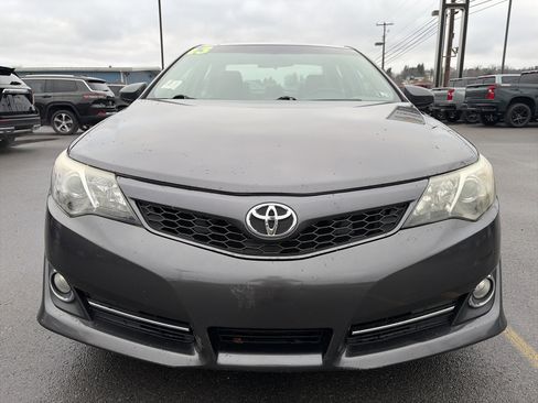 Used 2013 Toyota Camry L image 9
