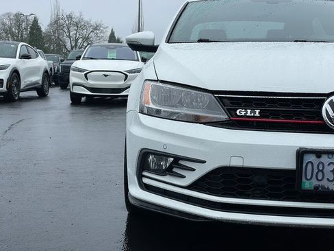 Used 2016 Volkswagen Jetta GLI SE image 8