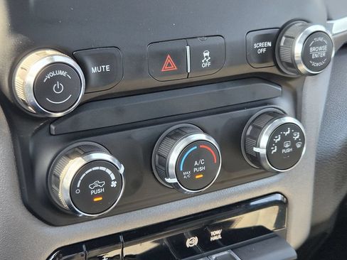 Used 2024 RAM 2500 Big Horn AWD/4WD image 19