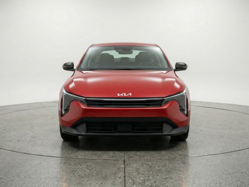 Used 2025 Kia K4 LXS image 1