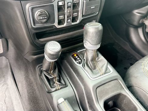 Used 2021 Jeep Gladiator Overland AWD/4WD image 18