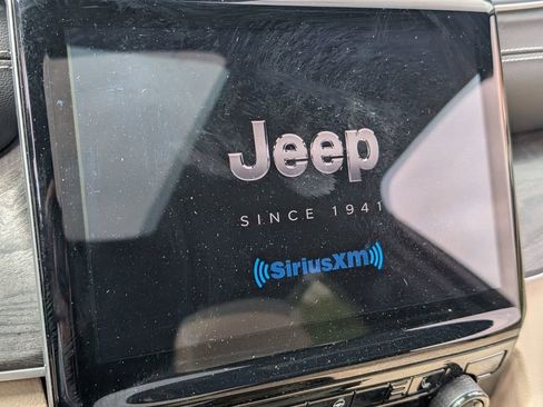 Certified 2023 Jeep Grand Cherokee Limited w/ Trailer Tow Prep Group (B) image 21