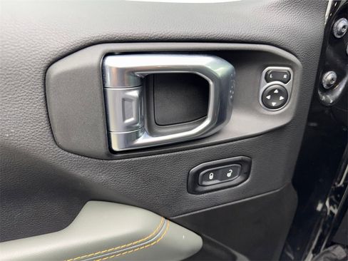 Used 2025 Jeep Gladiator Mojave w/ Safety Group image 32