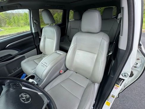 Used 2018 Toyota Highlander Limited Platinum image 11