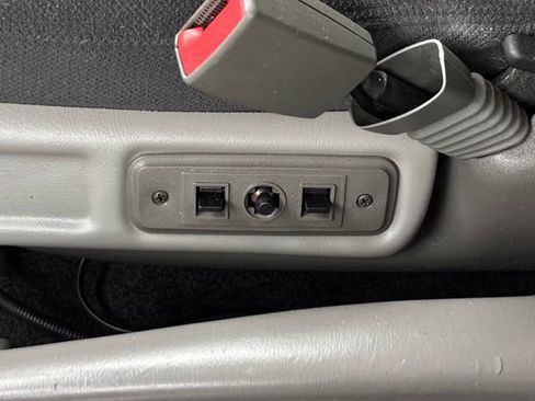 Used 2019 Chevrolet Express 2500 RWD image 35