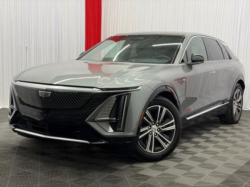 Used 2024 Cadillac Lyriq Luxury w/ LPO, Floor Liner Package AWD/4WD image 4