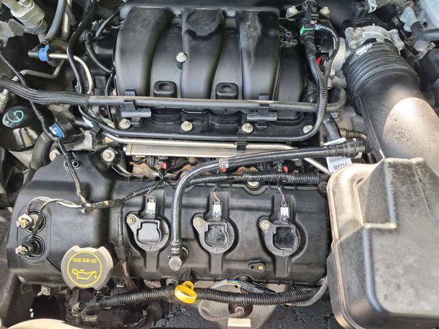 Used 2018 Ford Explorer XLT w/ Equipment Group 202A AWD/4WD image 23