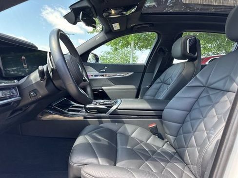 Used 2025 BMW 740i xDrive AWD/4WD image 10
