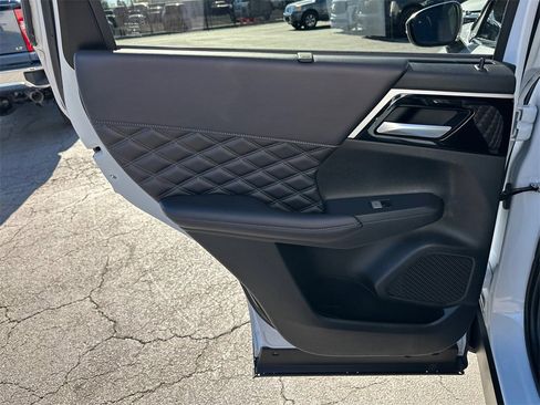 Used 2024 Mitsubishi Outlander SEL image 22