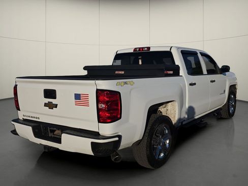 Used 2018 Chevrolet Silverado 1500 Custom w/ Custom Value Package image 8