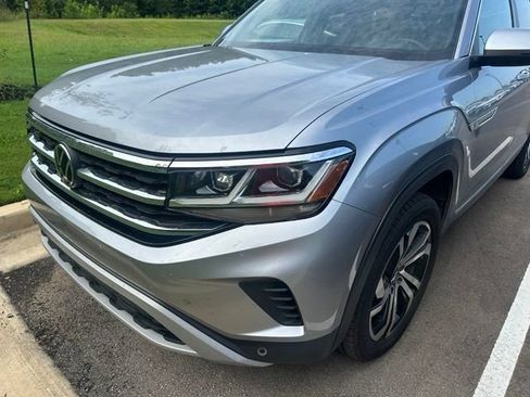 Used 2023 Volkswagen Atlas Cross Sport SEL AWD/4WD image 2