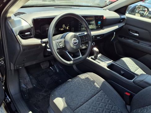 Certified 2025 Nissan Kicks SV AWD/4WD image 4