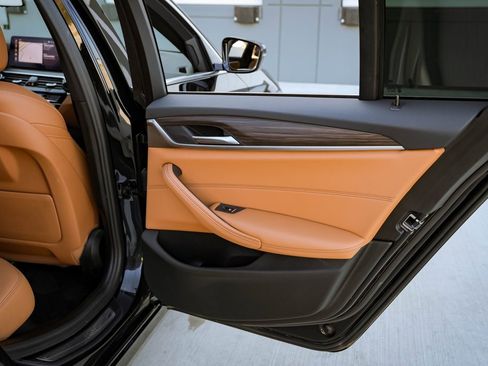 Used 2021 BMW 540i w/ Convenience Package image 24