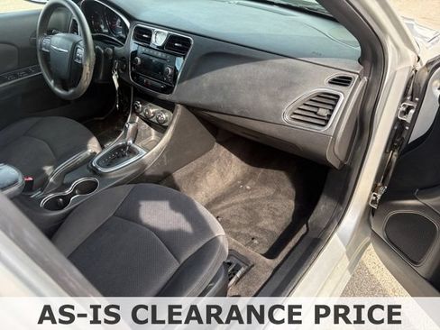 Used 2012 Chrysler 200 LX FWD image 27