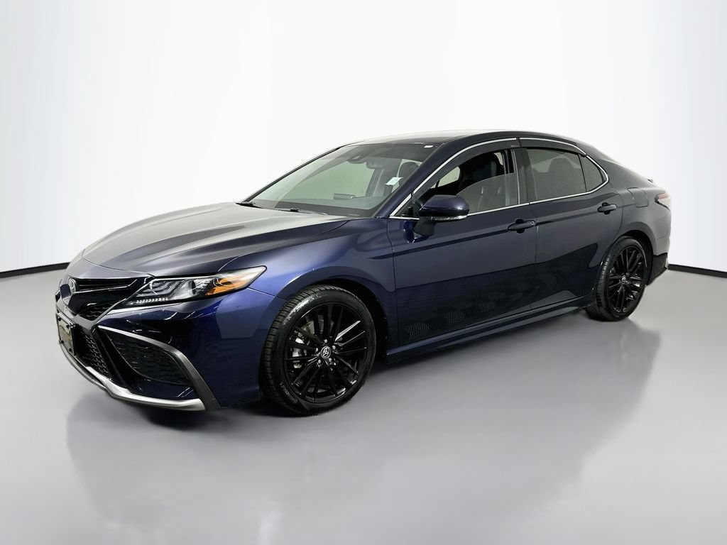 Used 2022 Toyota Camry XSE FWD image 4