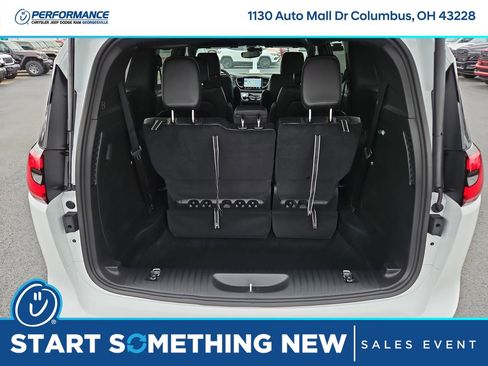 New 2026 Chrysler Pacifica Select image 11