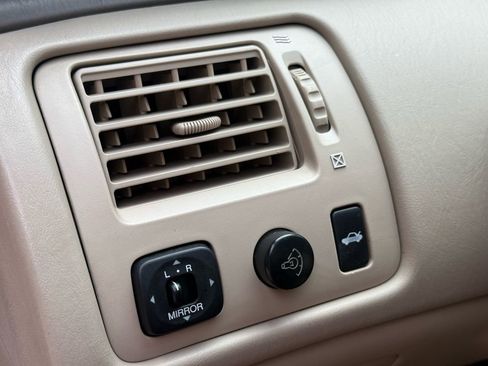 Used 2001 Toyota Avalon XL image 31