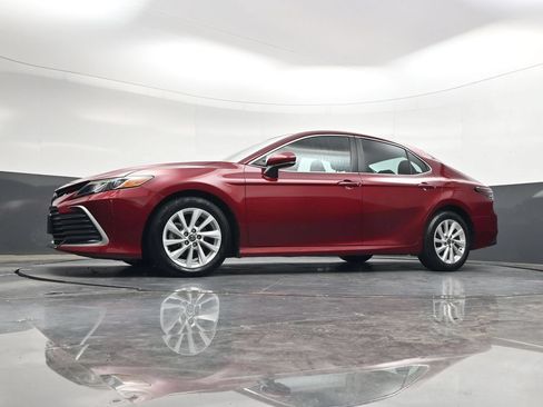 Used 2022 Toyota Camry LE FWD image 32