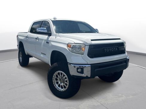 Used 2017 Toyota Tundra Limited w/ Limited Premium Package AWD/4WD image 4