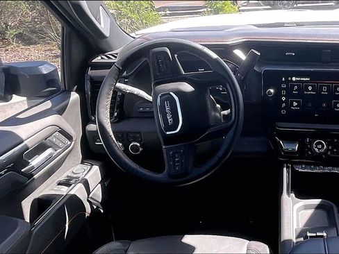 Used 2025 GMC Sierra 2500 AT4 w/ AT4 Premium Plus Package AWD/4WD image 5